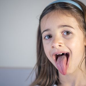 Czy moje dziecko nieprawidłowo układa język?