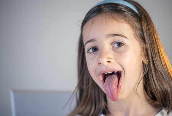 Czy moje dziecko nieprawidłowo układa język?